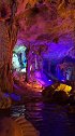泛舟地下河，观奇幻洞穴