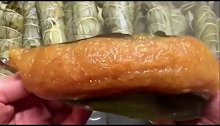 农村小伙用新的方法来包粽子，拆开的那一刻感觉粽子失去了灵魂。