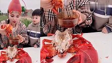 渔民直播吃麻辣大虾尾，蘸着辣油吃简直太过瘾了，让人羡慕的生活