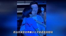 吴京小儿子秀肌肉炫侧手翻，拿下杰森斯坦森，网友：显眼包父子俩