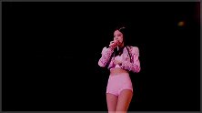 Blackpink演唱会：金智妮，台上小野猫，台下小奶猫！