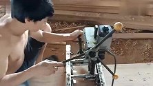 家具厂发现的一台机器，木工用它开槽太方便了，比人工快了几百倍