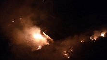 航拍四川广汉鞭炮厂爆炸核心区：火势整体得到控制，事故已致6伤