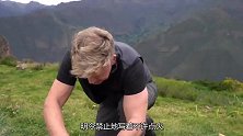 旅游爱好者饿了就地取材，找个无人区去烧烤，偷偷行动