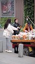 阿姨看起来不太聪明，要不是我看不下去，闺蜜又要犯错误了
