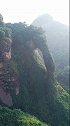 江西龙虎山发现一座山峰像大象，鼻子特别长。