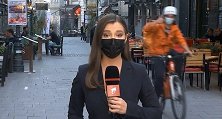 罗马尼亚：一名外卖员在电视直播镜头中摔倒