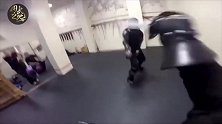 真刀真枪的格斗，刀光剑影如同武侠片！