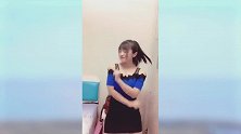 深色裙子大姐，洋气新潮