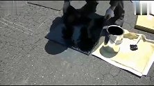 油漆路出现裂痕,看看日本修路工怎么修复,这种方式真的特别