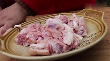 胖妹又馋肉吃了，今天做美味的黄豆焖猪蹄，真解馋！