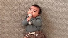 小宝宝：“我唱歌好听吗？”