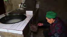 重庆山村80岁老奶奶，做传统甄子饭，吃米汤酸菜，简单又美味