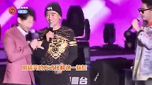 吴宗宪跨年表演唱到一半，陌生男子骑车冲上台，一言不发为耍帅？