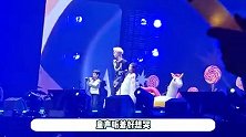 王栎鑫演唱会嘉宾是一双儿女！童声吟唱超感动，老父亲现场抹泪