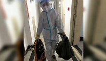 广西柳州：傻眼！老鼠大白天“逛”超市啃肉馅