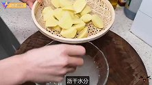 土豆只会炒土豆丝加一瓶可乐，做出新花样，上桌全家争先恐后吃