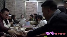 贵州小伙大雪天接亲，半路主婚车开不走了，抱着新娘换了一辆车