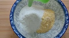 玉米面松饼全程手不沾面，比蛋糕还松软好吃，少油更健康