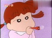 小新真是个逗逼，把妮妮吹的泡泡全部吃进肚子里了 经典