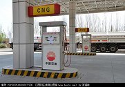 教科书式灭火！货车加气站起火 加气员3分钟扑灭