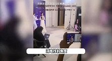 美女梦幻联动！汤唯百想奖后台偷拍宋慧乔，乔妹发现后笑得超甜