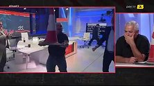 加泰罗尼亚电视台TV3的记者们庆祝皇马欧冠被淘汰