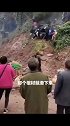 悲剧！彝良一送葬队伍途中发生意外，棺材从山坡滑落致多人重伤！危险瞬间