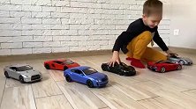 小正太有几十辆玩具车，今天又收到一辆更好玩的！
