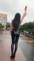 美女姐姐街头热舞，这是多少女孩羡慕不来的身材