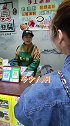 小姐姐这样吃“臭豆腐”是会没朋友的