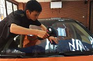 买车4S店为啥送免费贴膜？内行人：里面“猫腻”不小，别被坑了