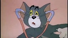 猫和老鼠：汤姆拿着助听器，想要了解敌人，结果被杰瑞忽悠了！