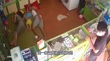 一家三口在店内睡午觉，进来一陌生男子，监控拍下不耻画面！