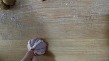 新学会了紫薯豆沙包的做法，迫不及待在家试了一下，还挺成功的