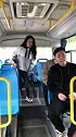公共汽车场景，结局亮起来了
