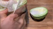 包菜不要炒着吃了，教你懒人吃法，不炒不炸不凉拌