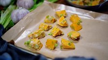 蒜和南瓜汇合，会爆发怎样的味道，快来试试这道法式蒜香南瓜