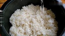 吃不了的剩米饭不要浪费，做成米酒，这样做，醇香美味，不生黑斑