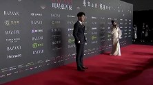 陈正飞亮相芭莎红毯和李艾合作很荣幸