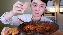 韩国屋塔房大叔PRUMIR吃宋州超辣冷面和饺子，不怕辣！