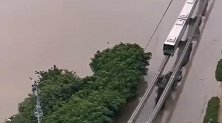 愿平安！重庆进入紧急防汛期：南滨路被淹没 轻轨水上漂