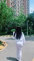 漂亮的姑娘青春可爱，运动紧身裤的打扮，真美