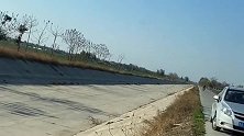 在这种单行道的道路上，原来开越野的车主，都是有这么豪横的吗？