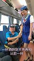 列车员小姐姐真是爱唱歌，一边工作一边唱歌，网友再来一首！