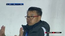 莫雷诺后排插上头球顶高 吴金贵疑似露出神秘微笑