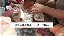 爸爸帮宝宝拍嗝，没想到宝宝居然这反应，妈妈看完沉默了