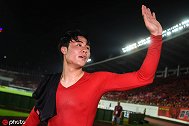 25岁恒大悍将成唯一亮点 1v3戏耍鹿岛球员铁血防守太无解