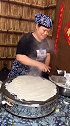 山东沂蒙大煎饼，满满老家的味道，手工摊煎饼的技术太好了！