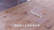 一个洋葱加上一个土豆，大厨教你新吃法，比大鱼大肉还受欢迎